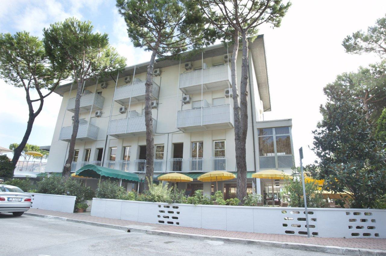 קרביה Hotel Giunchi מראה חיצוני תמונה