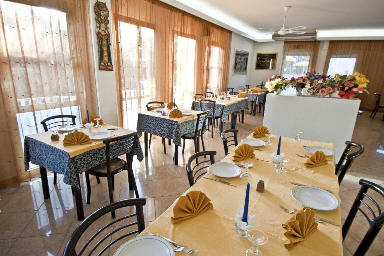 קרביה Hotel Giunchi מראה חיצוני תמונה