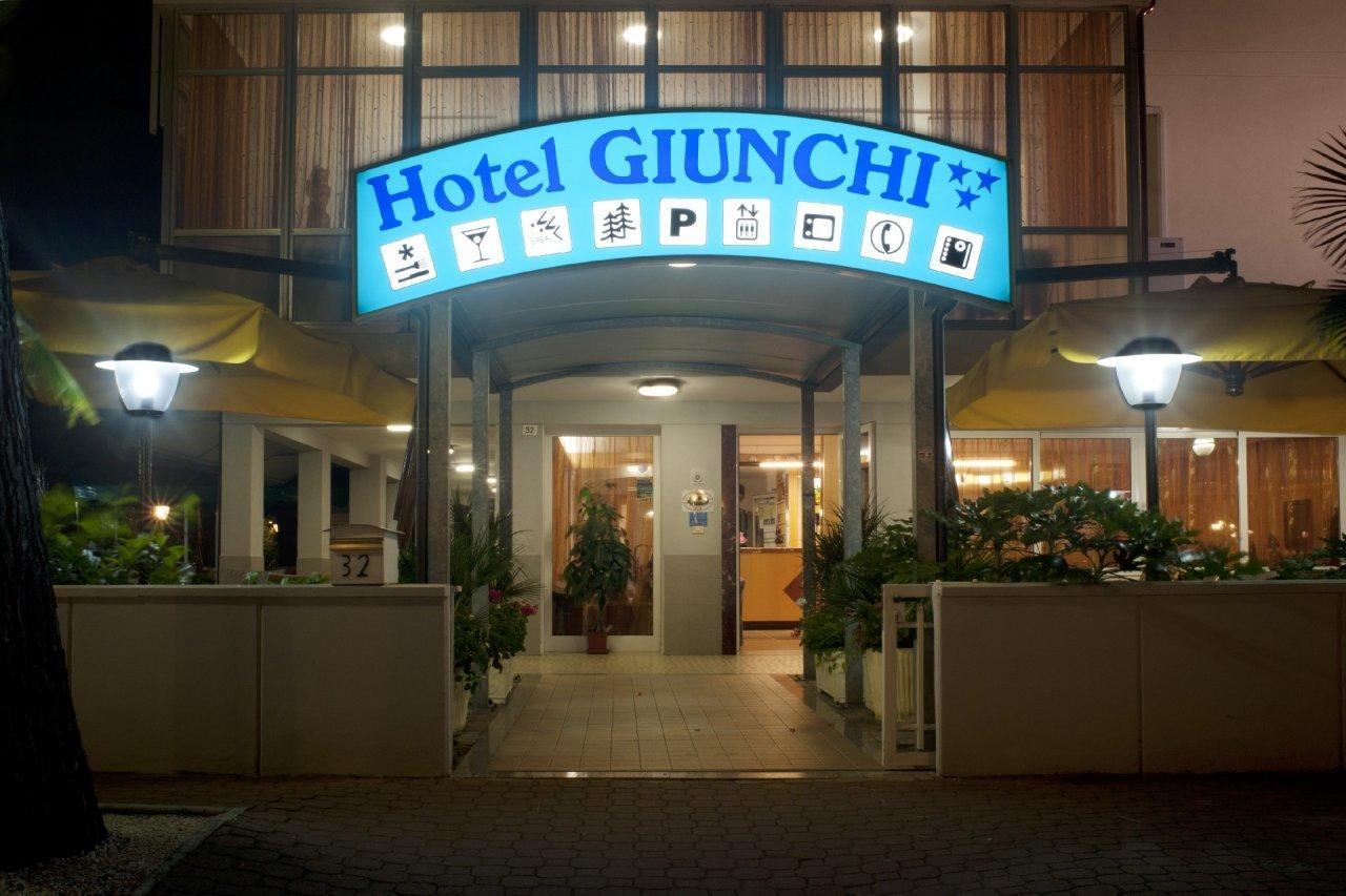 קרביה Hotel Giunchi מראה חיצוני תמונה