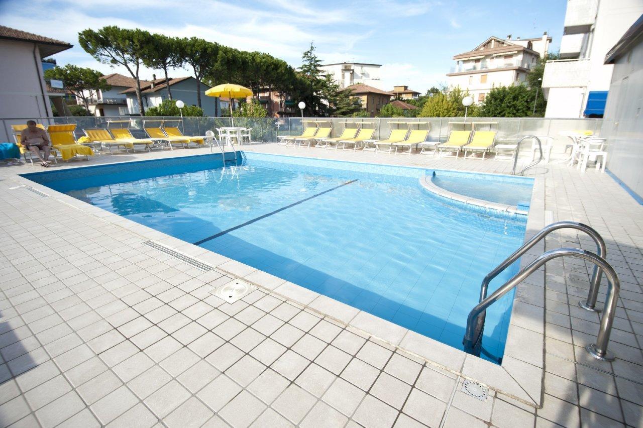 קרביה Hotel Giunchi מראה חיצוני תמונה
