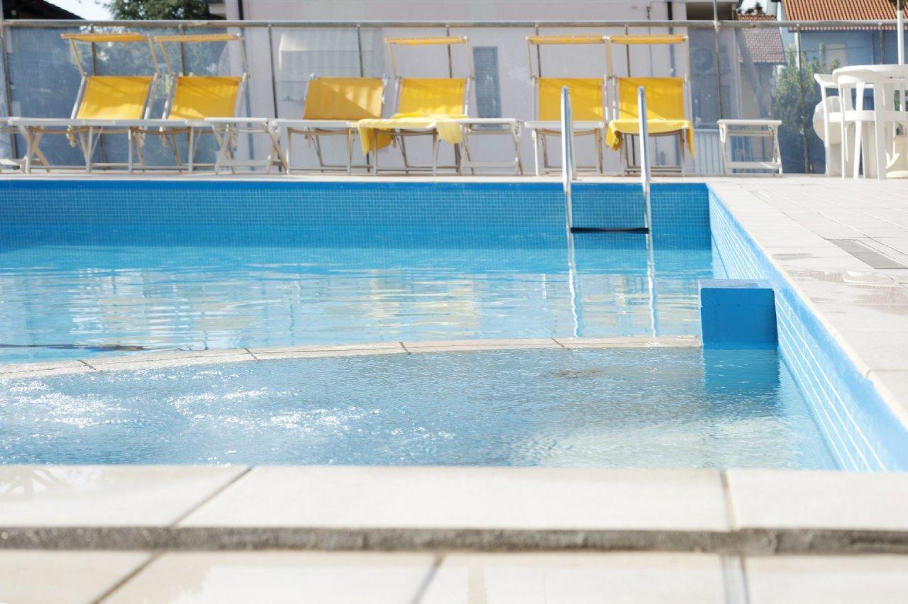 קרביה Hotel Giunchi מראה חיצוני תמונה